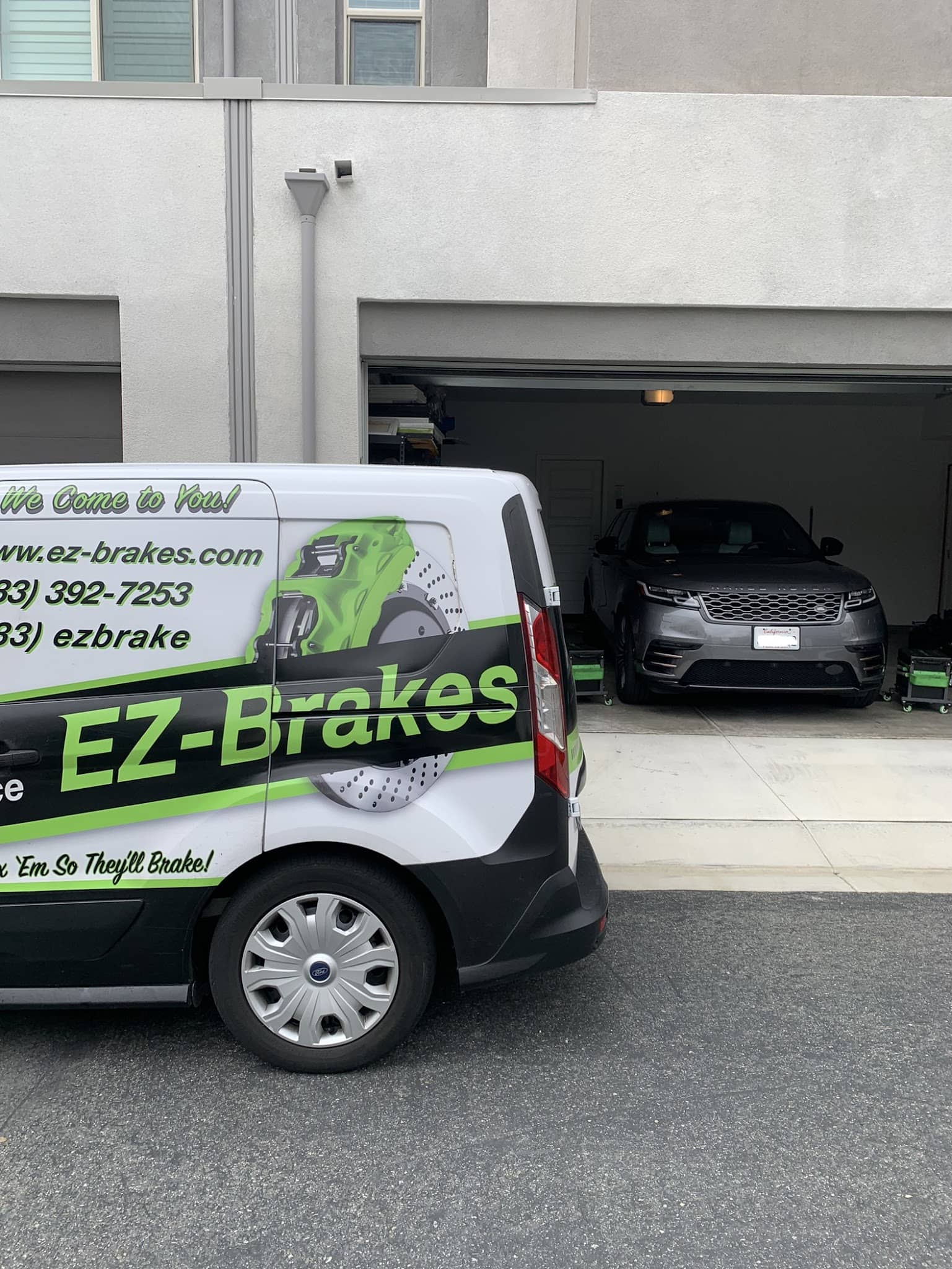 Tricks to bleeding brakes, Bleeding brakes by yourself, How to get air out of brake lines without bleeding, brake system, brake pads, right front, left rear, brake bleeder, fresh fluid, open reservoir, spongy brakes, right rear, different sequence, vehicle’s service manual, entire brake caliper, appropriate torque level, old brake fluid 